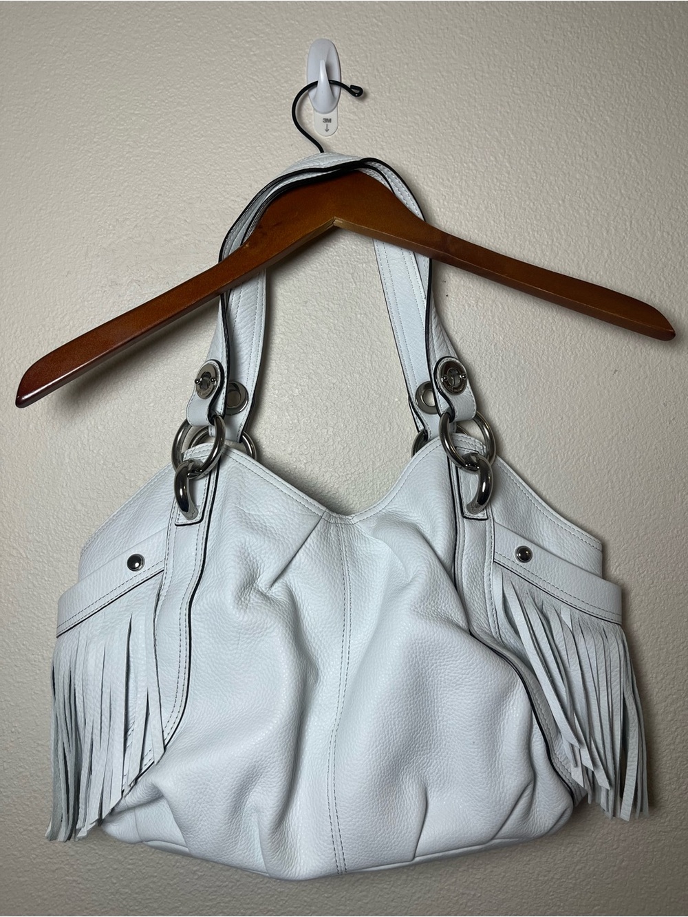 b. makowsky Vintage White Leather Fringe Shoulder Bag with Silver Hardware - Picture 4 of 5
